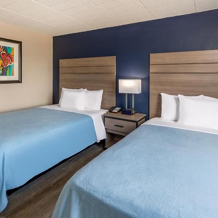 Baymont By Wyndham Laredo Hotel Buitenkant foto
