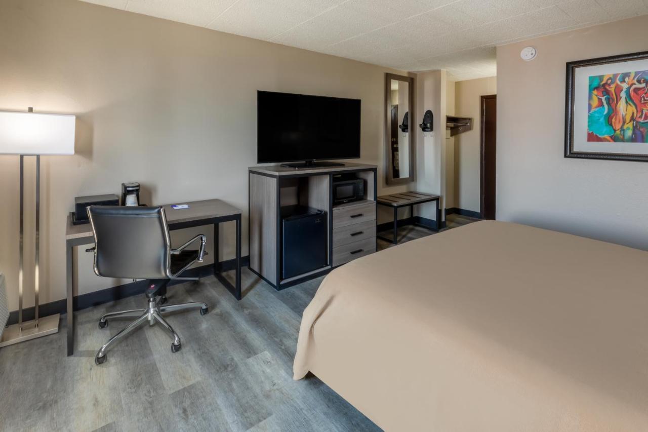 Baymont By Wyndham Laredo Hotel Buitenkant foto