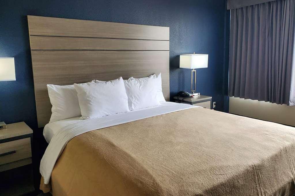 Baymont By Wyndham Laredo Hotel Kamer foto